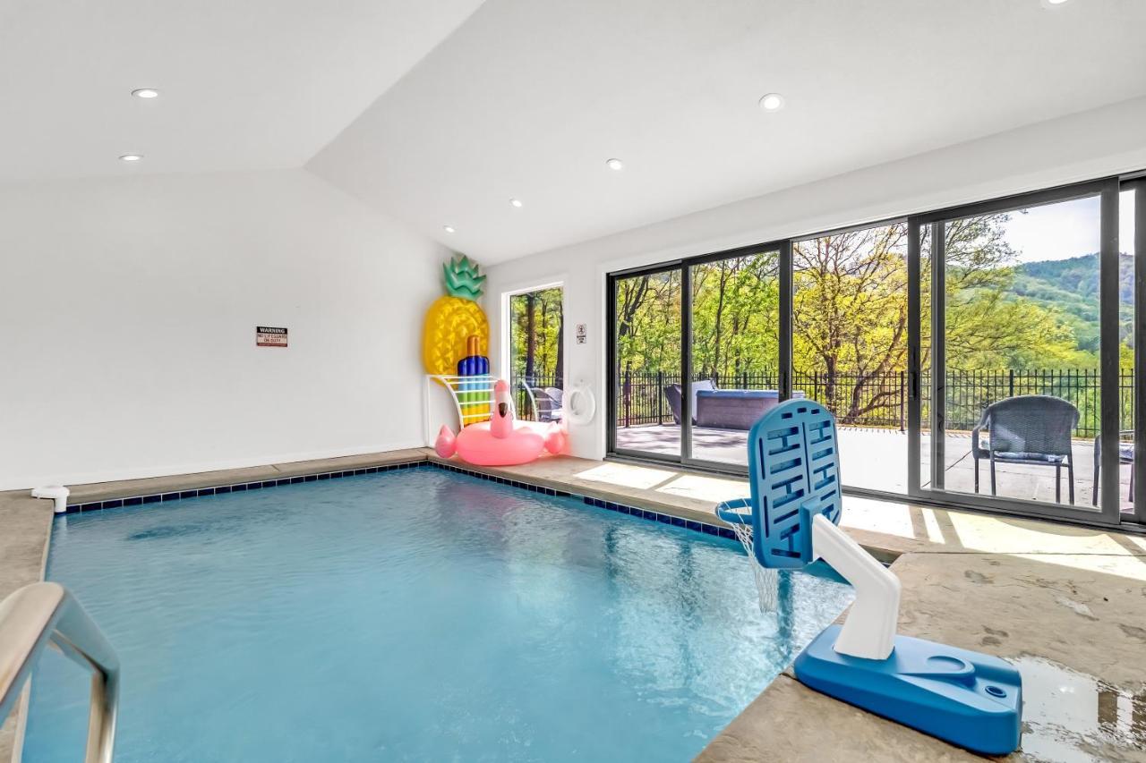 Alpine Splash - Luxury - Private Indoor Pool, Theatergaming, Large Yard, Pond, Basketball Court!!! Sevierville Exteriör bild