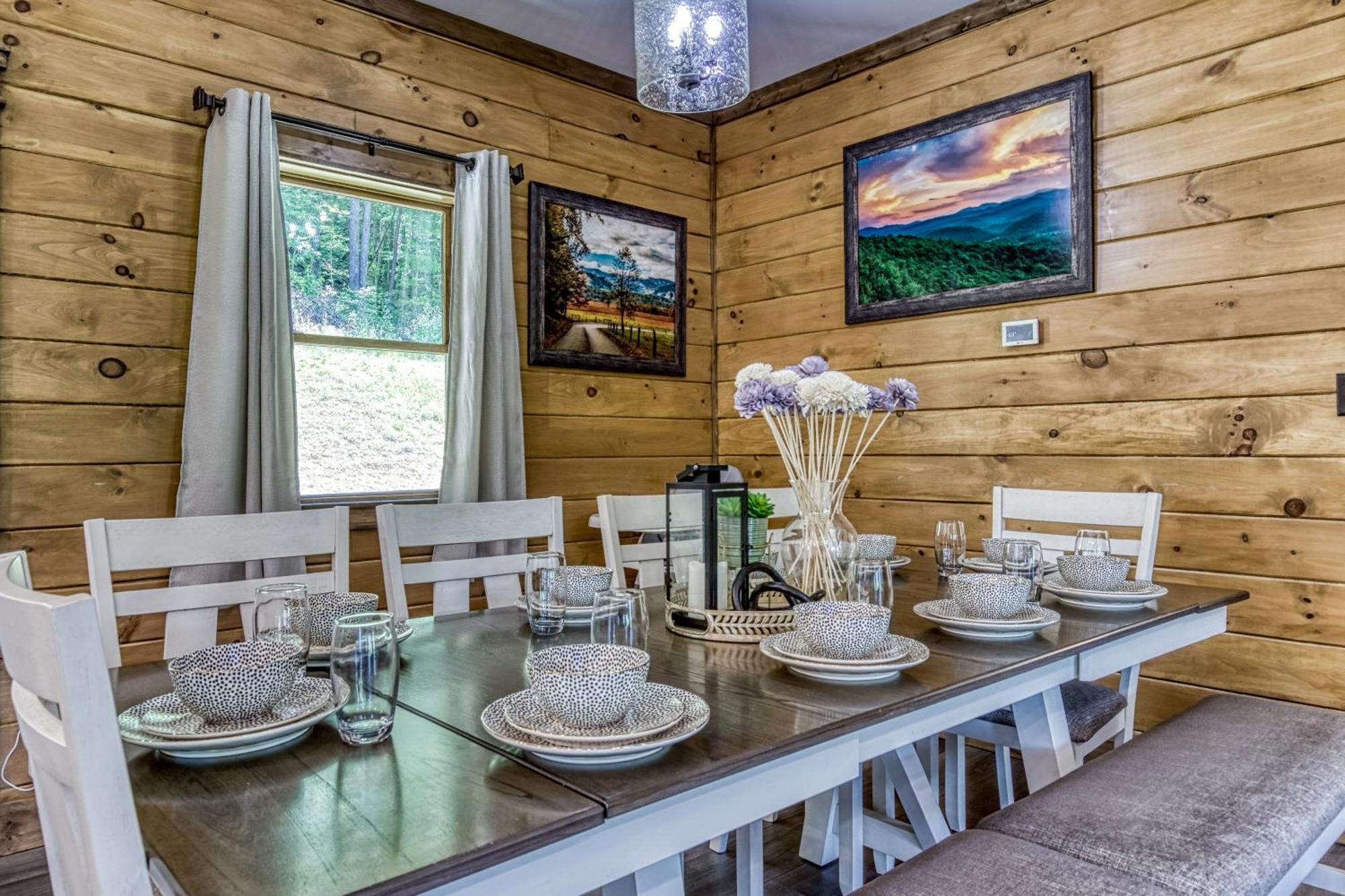 Alpine Splash - Luxury - Private Indoor Pool, Theatergaming, Large Yard, Pond, Basketball Court!!! Sevierville Exteriör bild